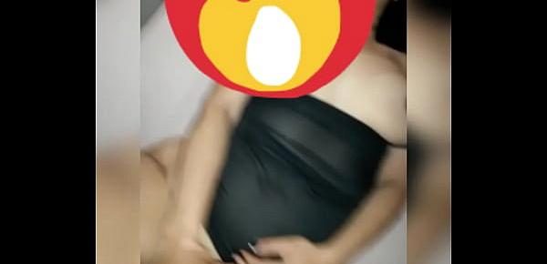  acostada con su tetas pidiendo mi pija